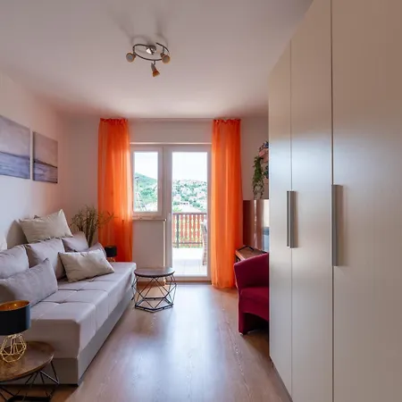 Sana - Privater Pool - Meerblick - Mediterranes Lebensgefuehl Klenovica