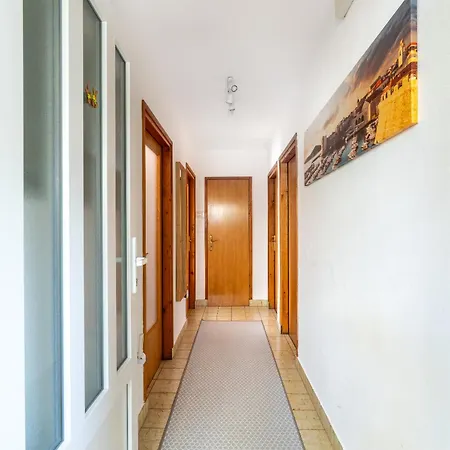 Sana Feriehus Klenovica